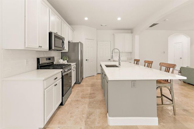 127 Ledgestone Place, The Woodlands, TX 77382