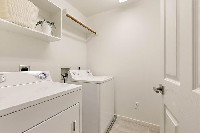 127 Ledgestone Place, The Woodlands, TX 77382