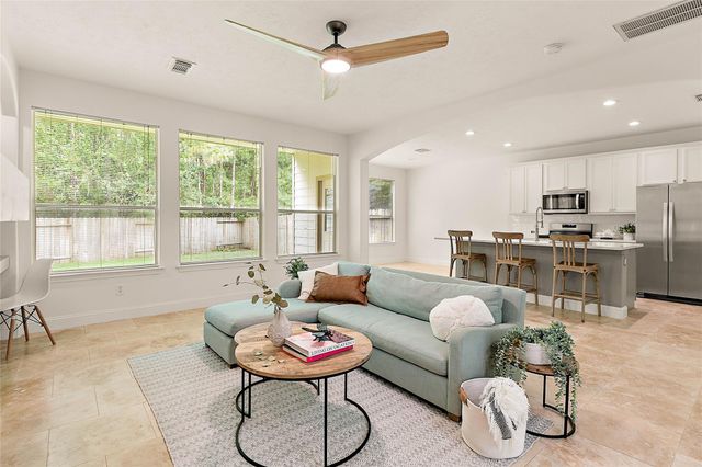 127 Ledgestone Place, The Woodlands, TX 77382