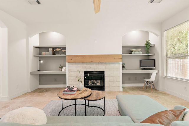 127 Ledgestone Place, The Woodlands, TX 77382