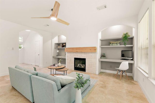 127 Ledgestone Place, The Woodlands, TX 77382