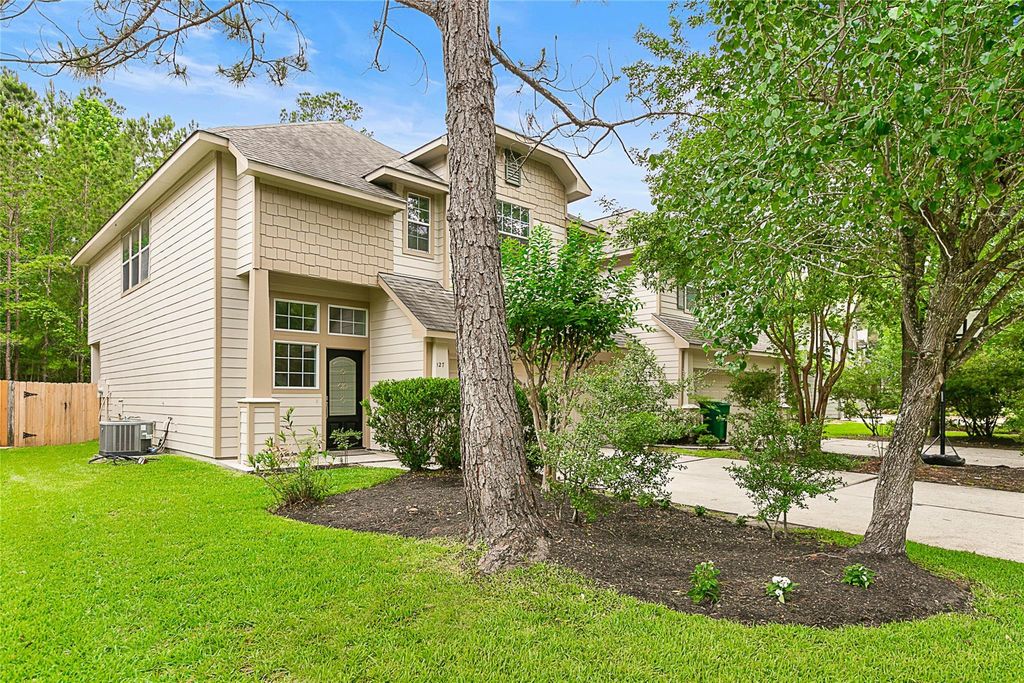 127 Ledgestone Place, The Woodlands, TX 77382