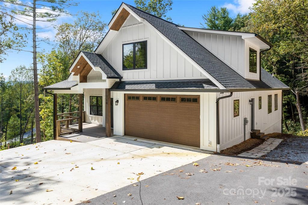 19 Terrace Forest Trail, Horse Shoe, NC 28742