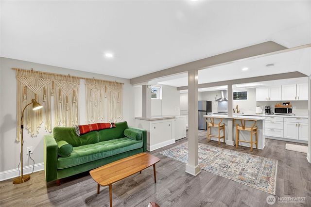6715 35th Avenue SW, Seattle, WA 98126