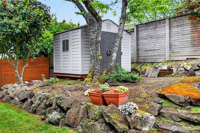 6715 35th Avenue SW, Seattle, WA 98126