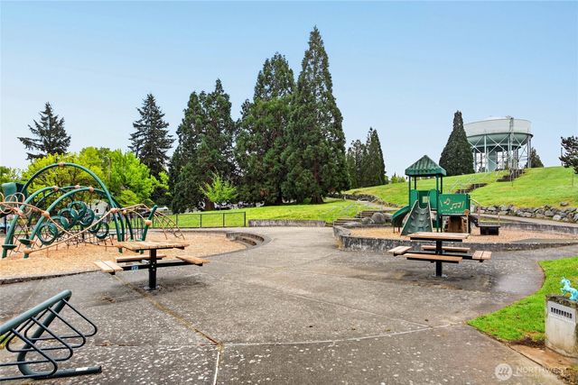 6715 35th Avenue SW, Seattle, WA 98126