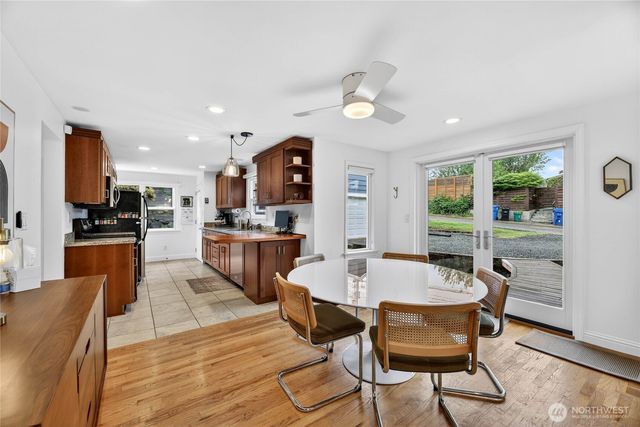 6715 35th Avenue SW, Seattle, WA 98126