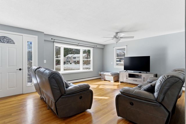 29 Nottingham Drive, Nashua, NH 03062