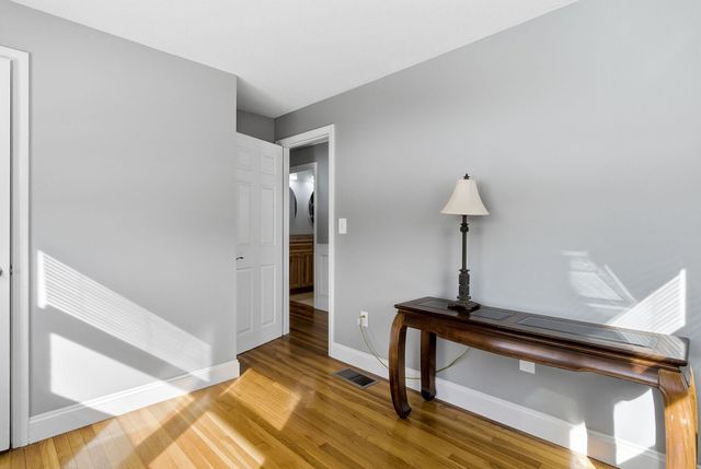 29 Nottingham Drive, Nashua, NH 03062