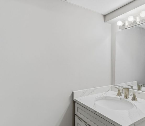 29 Nottingham Drive, Nashua, NH 03062