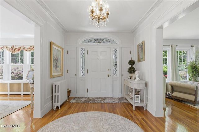 8 Westover Road, Troy, NY 12180
