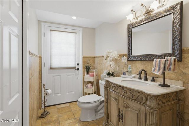 8 Westover Road, Troy, NY 12180