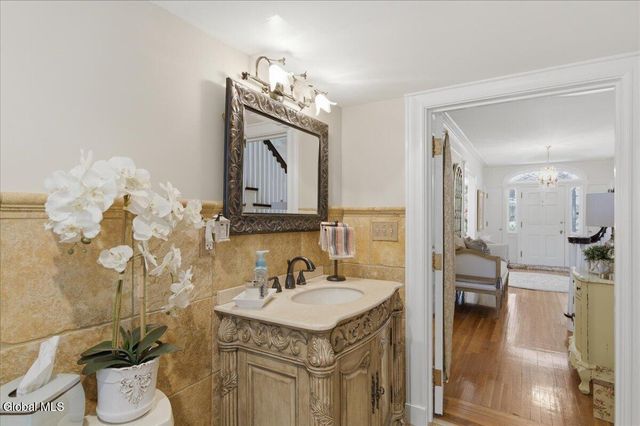 8 Westover Road, Troy, NY 12180