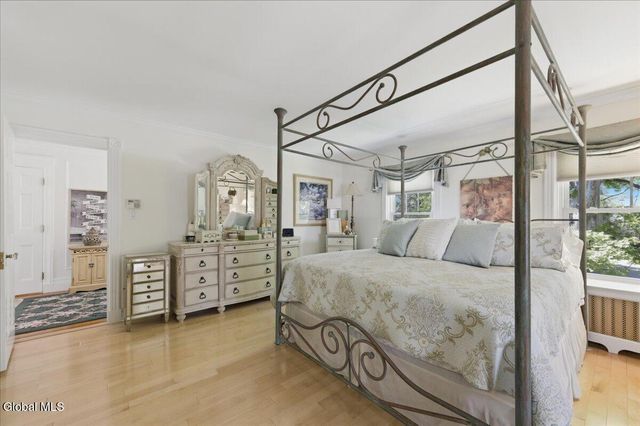 8 Westover Road, Troy, NY 12180