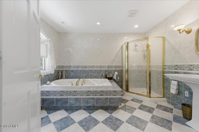 8 Westover Road, Troy, NY 12180