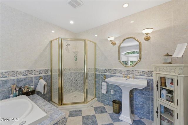 8 Westover Road, Troy, NY 12180