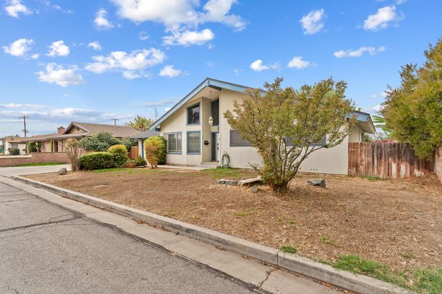 510 S Quince Avenue, Exeter, CA 93221