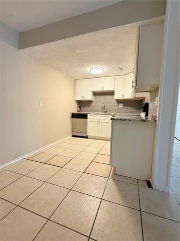 908 LAKE DESTINY ROAD B, Altamonte Springs, FL 32714