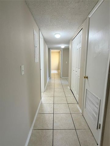 908 LAKE DESTINY ROAD B, Altamonte Springs, FL 32714