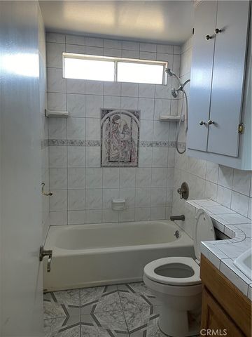 825 E Claude Street, Carson, CA 90746