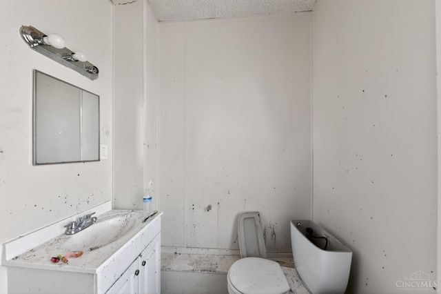 1435 Laidlaw Avenue, Cincinnati, OH 45237