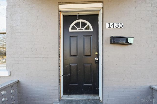 1435 Laidlaw Avenue, Cincinnati, OH 45237