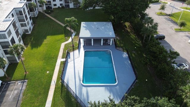 9235 SW 8th Street 202, Boca Raton, FL 33428