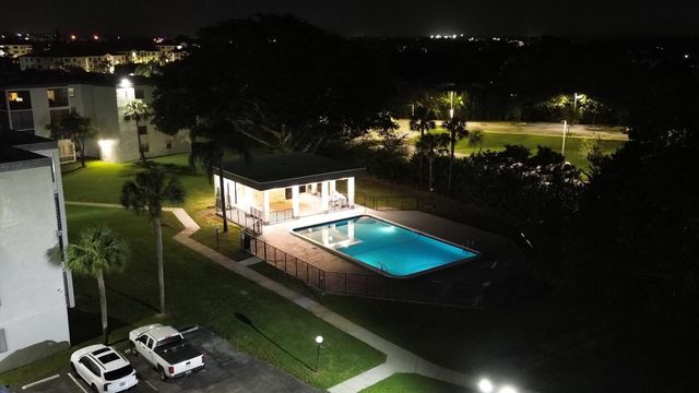 9235 SW 8th Street 202, Boca Raton, FL 33428