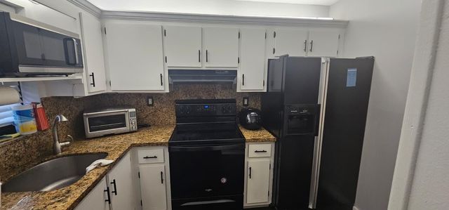 9235 SW 8th Street 202, Boca Raton, FL 33428