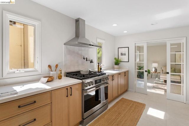 685 Oberlin Ave, Kensington, CA 94708