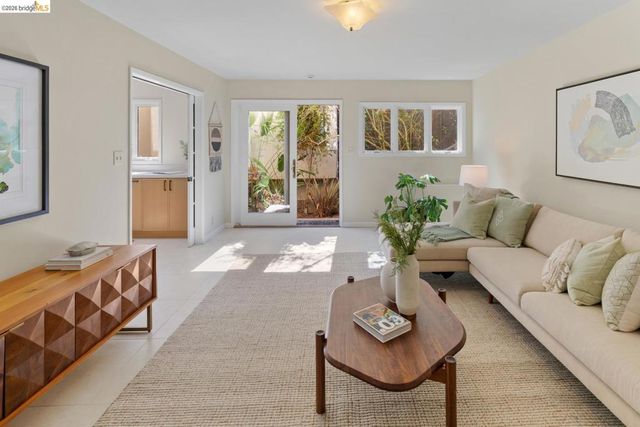 685 Oberlin Ave, Kensington, CA 94708