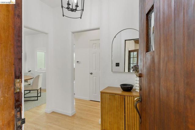 685 Oberlin Ave, Kensington, CA 94708