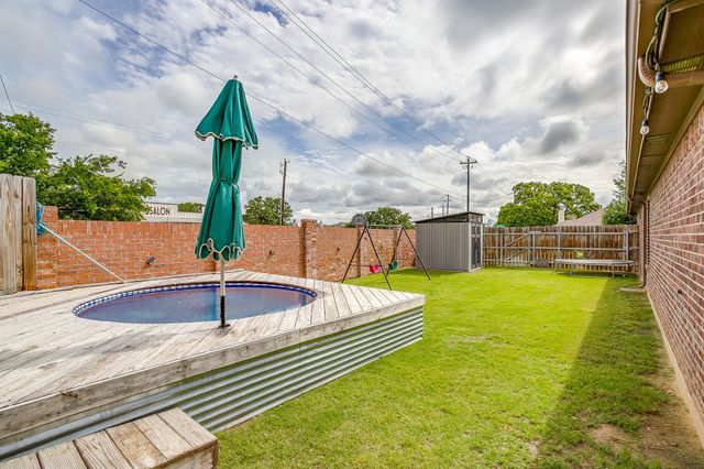 100 Tall Meadow Street, Azle, TX 76020