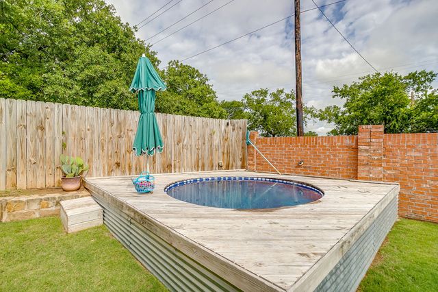 100 Tall Meadow Street, Azle, TX 76020