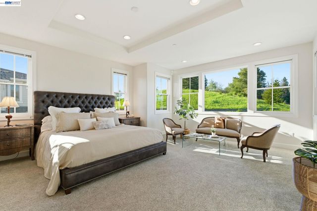 201 Willowbrook Ln, Moraga, CA 94556