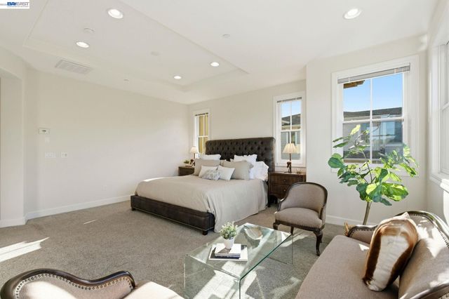 201 Willowbrook Ln, Moraga, CA 94556