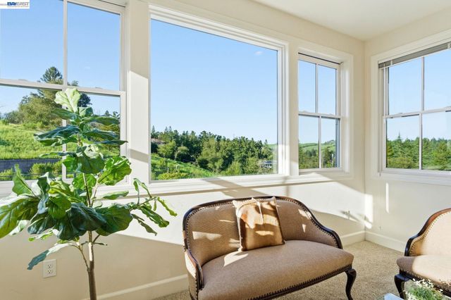 201 Willowbrook Ln, Moraga, CA 94556