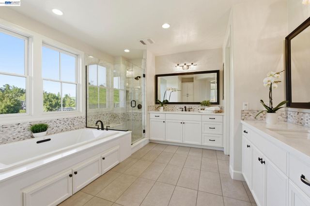 201 Willowbrook Ln, Moraga, CA 94556