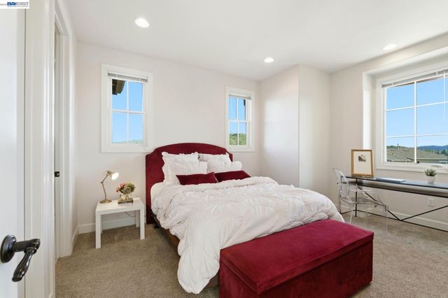 201 Willowbrook Ln, Moraga, CA 94556