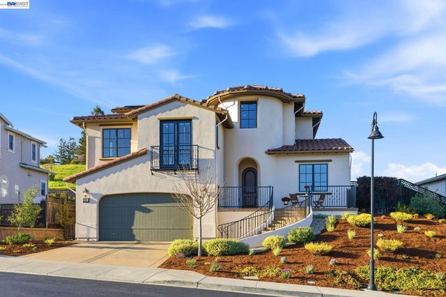 201 Willowbrook Ln, Moraga, CA 94556