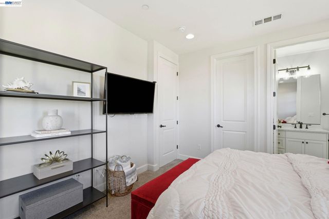 201 Willowbrook Ln, Moraga, CA 94556