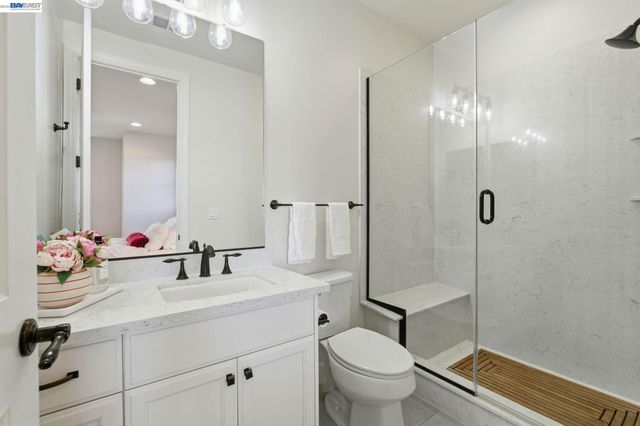 201 Willowbrook Ln, Moraga, CA 94556