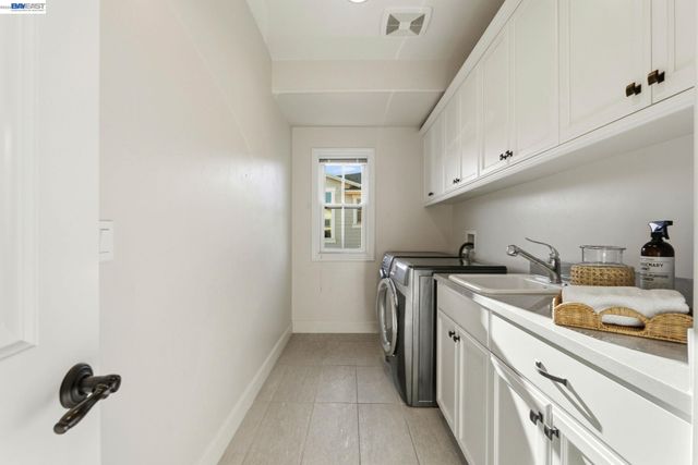 201 Willowbrook Ln, Moraga, CA 94556