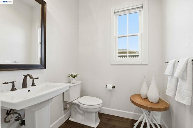 201 Willowbrook Ln, Moraga, CA 94556