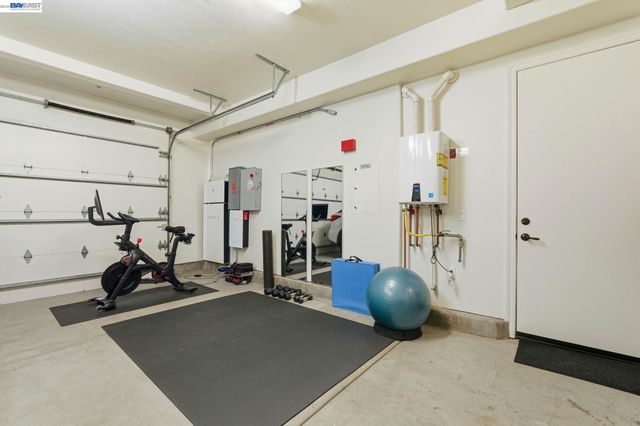 201 Willowbrook Ln, Moraga, CA 94556