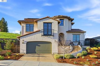 201 Willowbrook Ln, Moraga, CA 94556