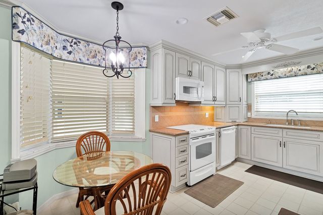 830 Lake Orchid Circle 207, Vero Beach, FL 32962