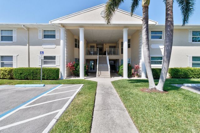 830 Lake Orchid Circle 207, Vero Beach, FL 32962