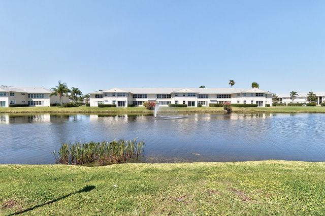 830 Lake Orchid Circle 207, Vero Beach, FL 32962