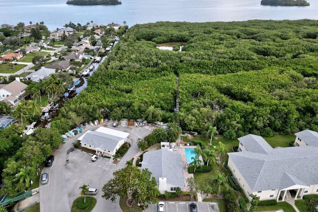 830 Lake Orchid Circle 207, Vero Beach, FL 32962